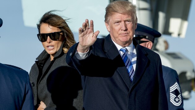 Donald Trump mit seiner Ehefrau Melania (Bild: AP)