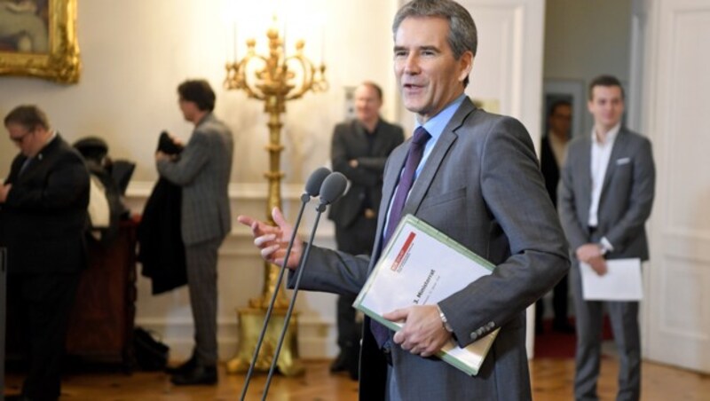 Finanzminister Hartwig Löger (Bild: APA/ROLAND SCHLAGER)