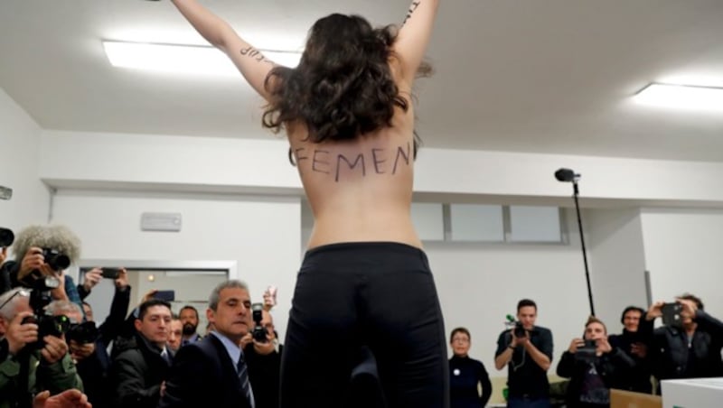 Femen-Protest gegen Silvio Berlusconi (Bild: AP)