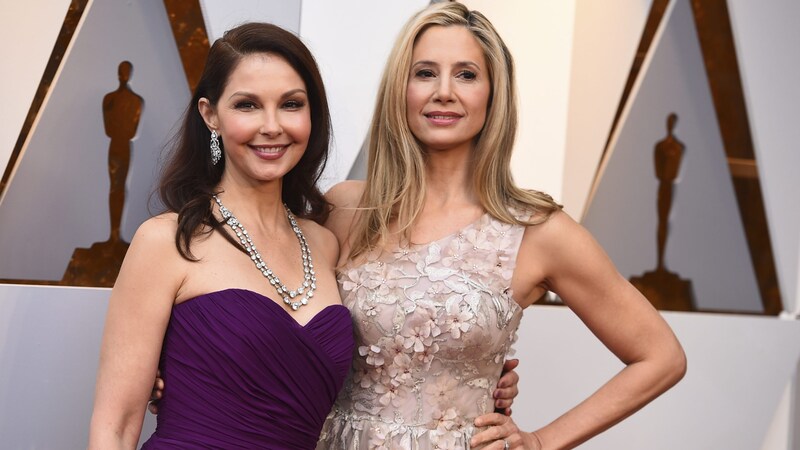 Ashley Judd und Mira Sorvino gingen mit Vorwürfen gegen Harvey Weinstein an die Öffentlichkeit   (Bild: 2018 Invision)