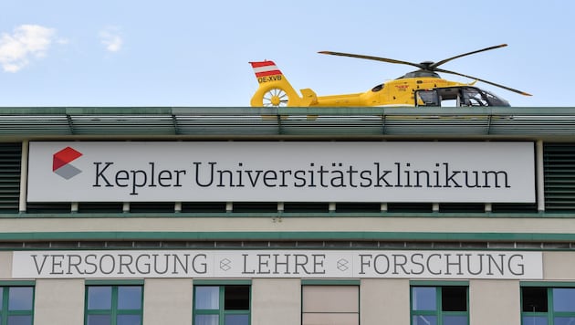 The girl died at the Kepler University Hospital in Linz. (Bild: Harald Dostal)