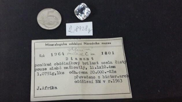 Dieser Diamant im tschechischen Nationalmuseum entpuppte sich als Glas-Imitat. (Bild: hlidacipes.org)