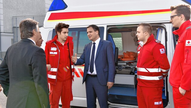 Landeshauptmann-Stellvertreter Michael Schickhofer auf Besuch beim Roten Kreuz (Bild: Land Steiermark/Fladischer)