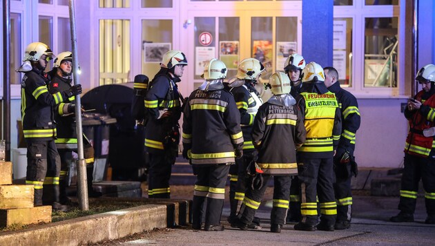 60 Feuerwehrleute waren in Molln im Einsatz (Bild: laumat.at/Matthias Lauber)