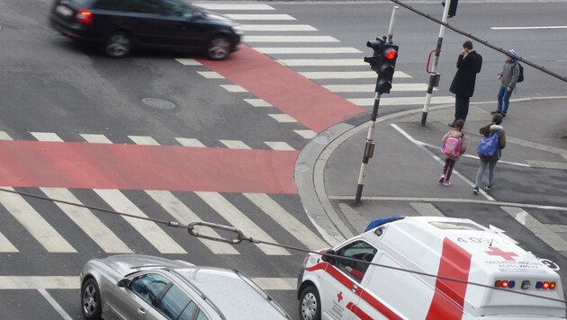 Bei manchen Linzer Ampeln ist bei Rot abbiegen bald erlaubt, Wels möchte die neuen Verkehrsregeln auch testen. (Bild: Krone)
