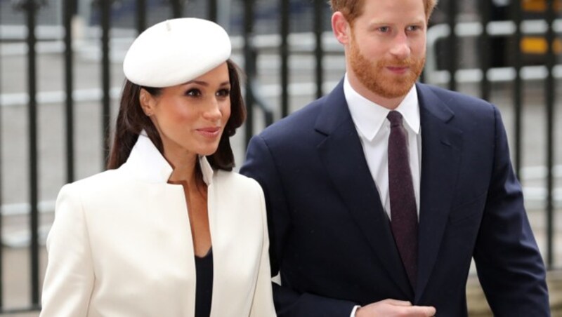 Meghan Markle mit Prinz Harry bei ihrem ersten offiziellen Auftritt mit Queen Elizabeth (Bild: AFP or licensors)