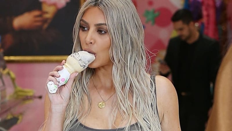 Sogar Kim Kardashian schleckt manchmal ein Eis. (Bild: www.PPS.at)