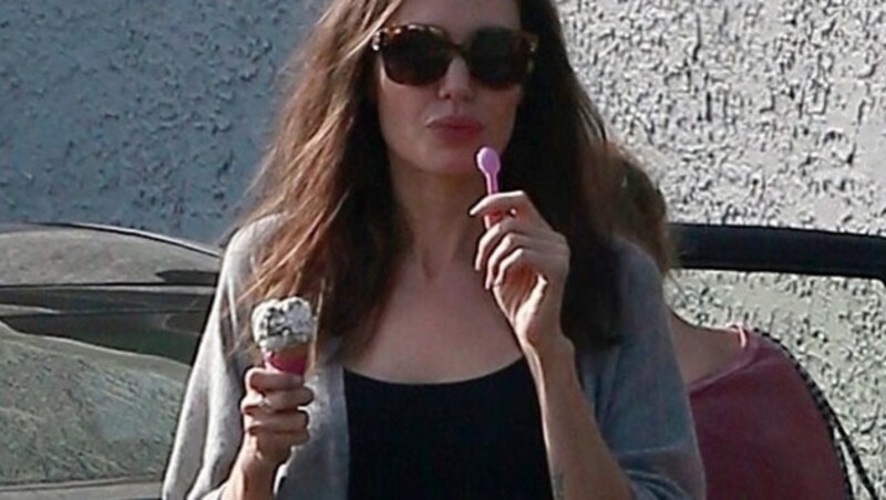 Angelina Jolie scheint ihr Eis zu schmecken. (Bild: www.PPS.at)