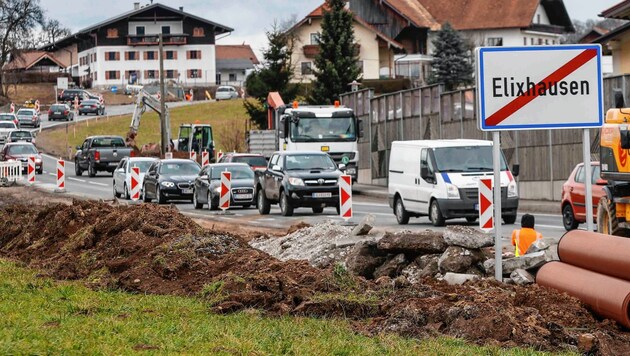 Salzburg, Elixhausen neue Busspur wird gebaut (Bild: Markus Tschepp)