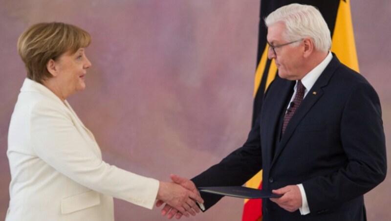 Bundespräsident Steinmeier ernannte Merkel zur Kanzlerin (Bild: AFP)