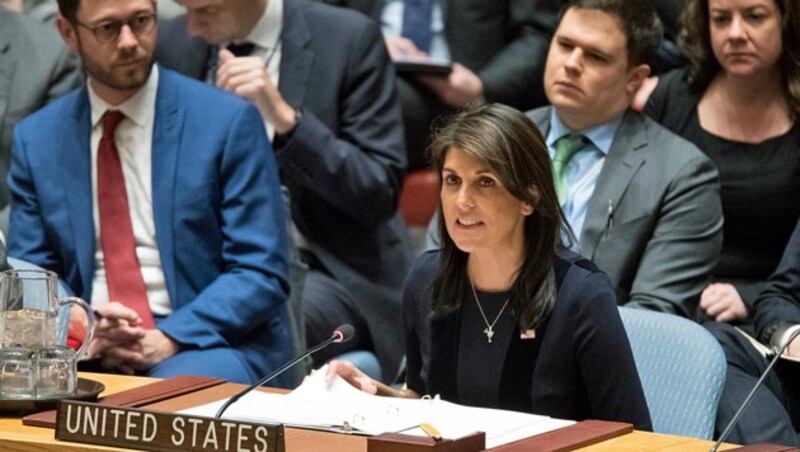 Nikki Haley bei einer Sitzung des UN-Sicherheitsrats (Bild: AP)