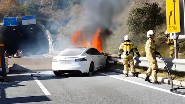 Künftig sollen Elektroautos nicht mehr so leicht Feuer fangen. (Bild: Freiwillige Feuerwehr Landeck)