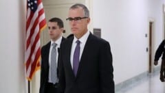 Ex-FBI-Vizedirektor Andrew McCabe (li.) muss das Feld räumen. (Bild: 2017 Getty Images)