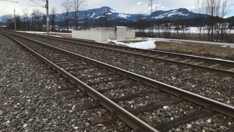 Hier setzte der verdächtige Ehemann (51) nach dem Mord am Nebenbuhler seinem Leben ein Ende. (Bild: ZOOM-Tirol)