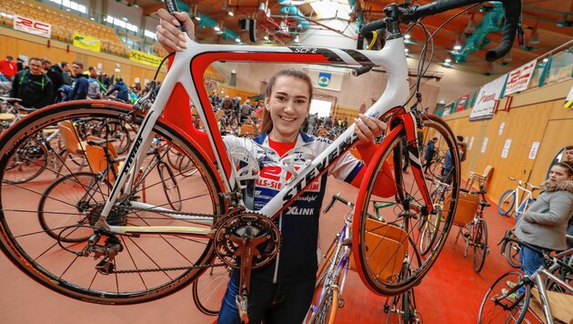 Katrin Schindlmaister (16) ist eine der 70 ehrenamtlichen Helfer. Ihre Eltern und ihr Bruder sind Mitglieder beim Walser Radclub. „Ich habe wegen der Schule leider keine Zeit dafür.“ (Bild: Markus Tschepp)