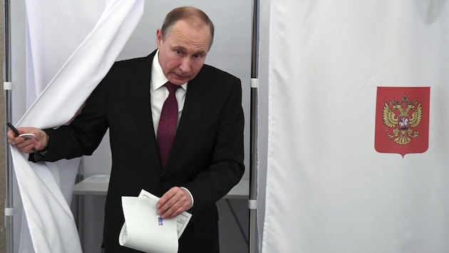 Präsident Putin hat gewählt - vermutlich sich selbst. (Bild: AP)