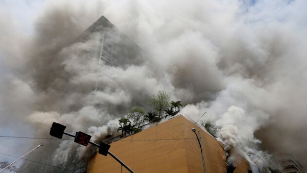 Ein Touristenhotel in der philippinischen Hauptstadt Manila stand in Flammen. (Bild: Copyright 2018 The Associated Press. All rights reserved.)