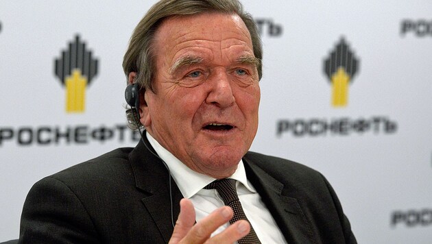 Der deutsche Altkanzler Gerhard Schröder ist nicht nur ein Freund Wladimir Putins, sondern besetzt auch eine wichtige Position in der staatsnahen Energiebranche Russlands. (Bild: AFP)