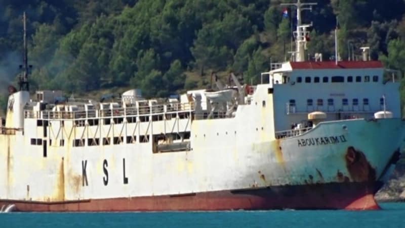 Die „Abou Karim II“ aus dem Libanon mit einer Kapazität von rund 2000 Rindern vor einem Hafen in Kroatien (Bild: zVg)