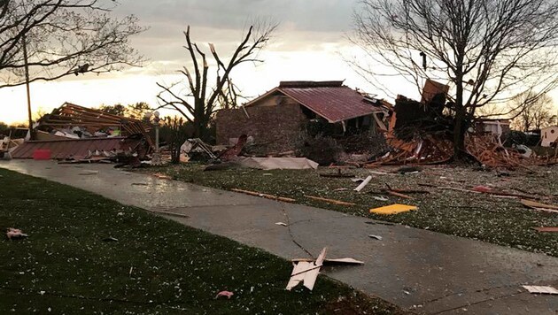 Ein durch einen Tornado zerstörtes Haus in Ardmore im Bundesstaat Alabama (Bild: Associated Press)