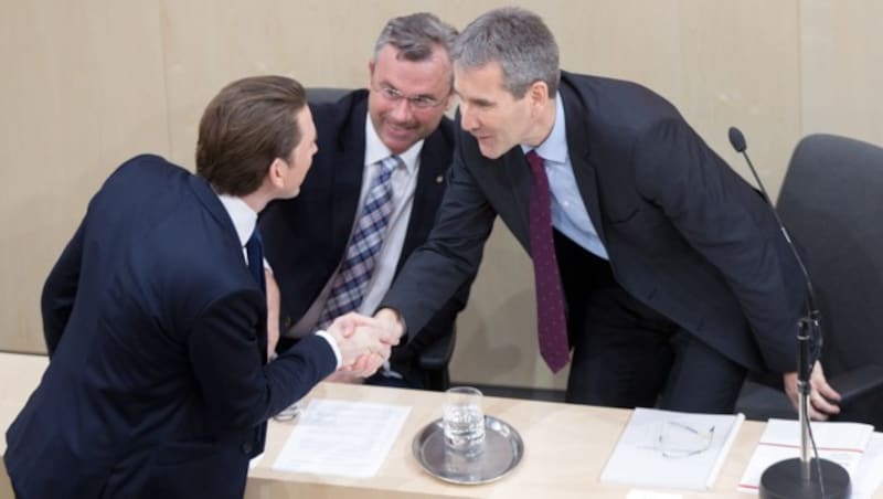 Sebastian Kurz, Norbert Hofer und Ex-Finanzminister Hartwig Löger (Bild: APA/GEORG HOCHMUTH)