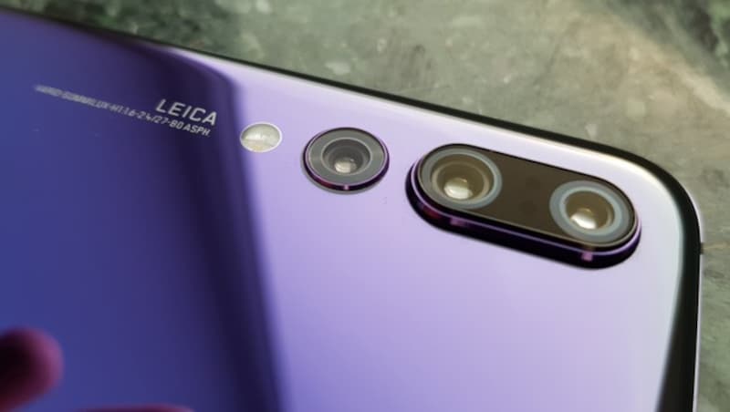 Huaweis P20 Pro hat drei Kameras: Eine für Zoom, eine für Farb- und eine für Schwarzweiß-Aufnahmen. (Bild: Dominik Erlinger)