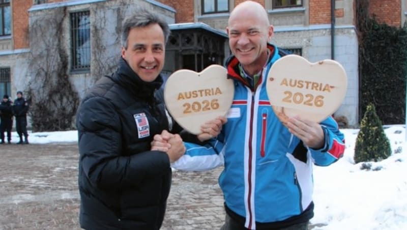 Sie trommeln für „Austria 2026“: Bürgermeister Siegfried Nagl und Jürgen Winter (Bild: Jauschowetz Christian)