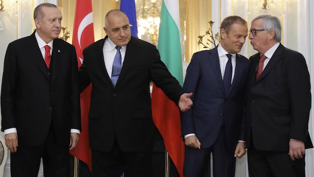 Der türkische Staatschef Recep Tayyip Erdogan, Bulgariens Premierminister Boyko Borissow, EU-Ratspräsident Donald Tusk und EU-Kommissionspräsident Jean-Claude Juncker (v.l.) (Bild: The Associated Press)
