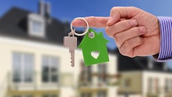 55 Prozent der Haushalte in Österreich leben im Eigentum, das derzeit immer schwerer leistbar wird. (Bild: stock.adobe.com)