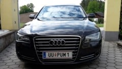 Dieser dunkelgraue Audi A8 quattro wurde am 15. März in Ried in der Riedmark gestohlen (Bild: Privat)