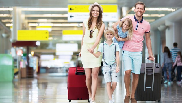 Wer passend reiseversichert ist, kann sorgenfrei in den Urlaub starten (Symbolbild) (Bild: stock.adobe.com)