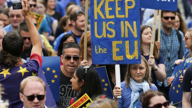 Brexit-Gegner protestieren in London. (Bild: AFP)