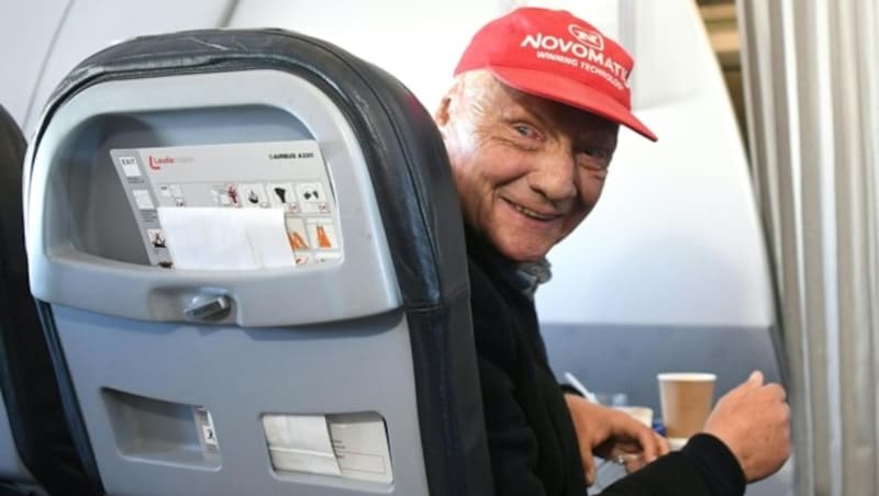 Niki Lauda am 20. März 2018 beim Laudamotion-Premierenflug nach Düsseldorf (Bild: APA/HELMUT FOHRINGER)