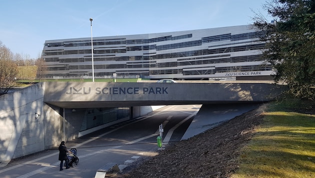 Derzeit ist das IDSA noch im Science Park der JKU untergebracht. (Bild: Werner Pöchinger)