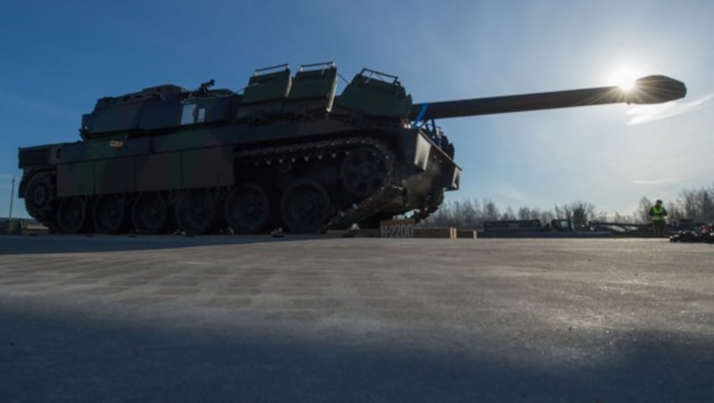 Ein französischer Panzer bei einer NATO-Übung in Estland (Bild: AFP )