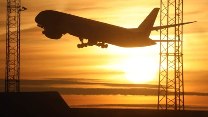 Ein Flugzeug startet vom Stockholmer Flughafen Arlanda. (Bild: AFP)