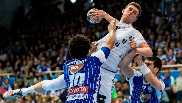 Darf sich Nikola Bilyk mit dem THW Kiel bald Handball-Meister nennen? (Bild: AP)