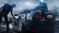 Der DeLorean aus „Zurück in Zukunft“ ist Parzivals bevorzugtes Fortbewegungsmittel in der VR-Welt (Bild: Warner Bros. Entertainment Inc.)