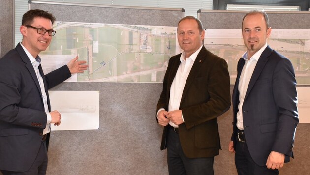 Planer Federspiel, LHStv. Geisler und LK-Präsident Hechenberger (v. links) loben die Pläne. (Bild: Land Tirol/Entstrasser-Müller)