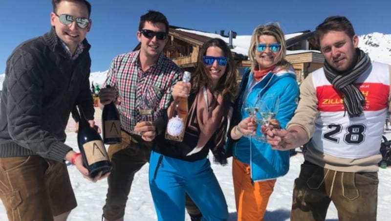 Dominik Artner (Weingut Artner in Trumau/NÖ), Felix Hofmann, Winzerin Christina Hugl, Klaudia Tanner (Bauernbund-Direktorin NÖ), Helmut Zöchling (Bild: Claus Meinert/Kronenzeitung)