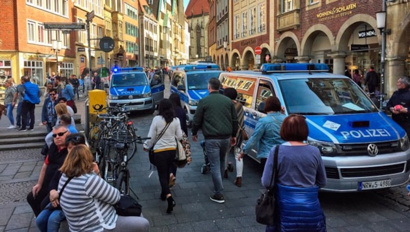 Touristen und Bewohner der Altstadt wurden von der Polizei aufgefordert, sich in Sicherheit zu bringen. (Bild: AP)
