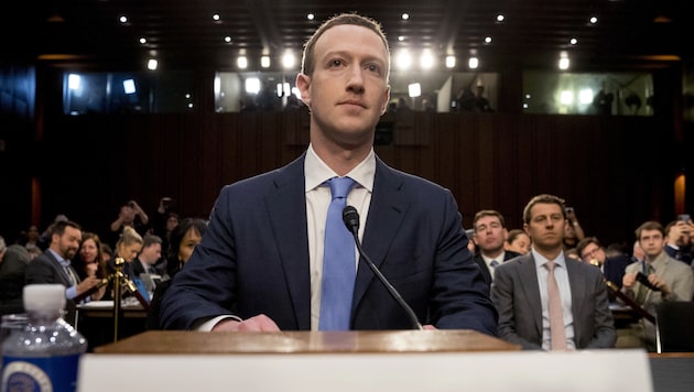 Facebook-Gründer und CEO Mark Zuckerberg vor dem US-Kongress (Bild: ASSOCIATED PRESS)