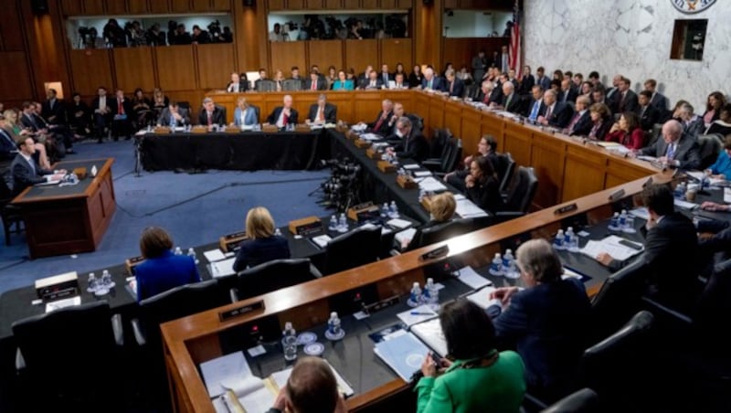 44 Senatoren durften Mark Zuckerberg Fragen stellen. (Bild: ASSOCIATED PRESS)