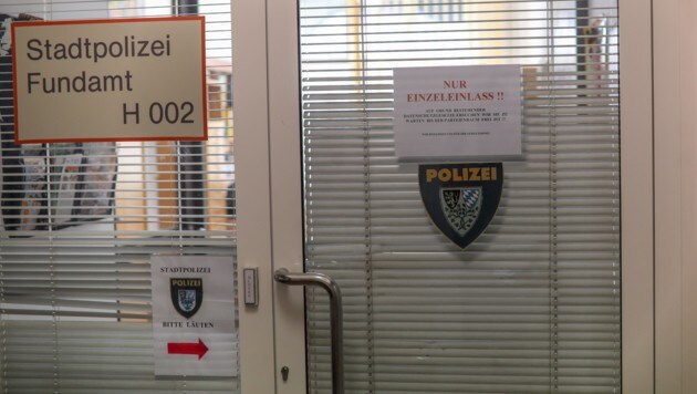 Der Beschuldigte kann vorerst weiter Dienst im Wachzimmer der Stadtpolizei Braunau verrichten (Bild: Pressefoto Scharinger © Daniel Scharinger)