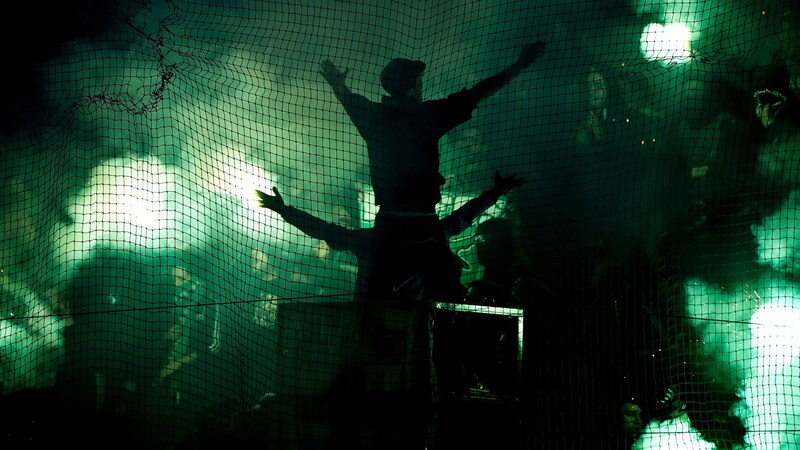 Panathinaikos-Fans in Aktion (Bild: GEPA)