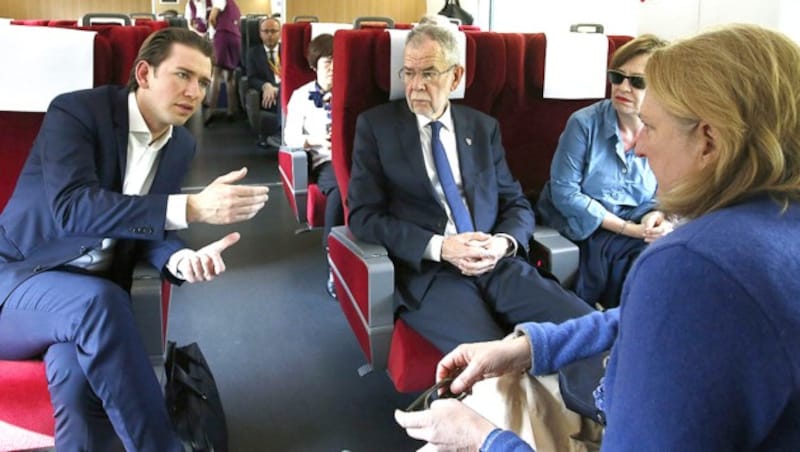 Sebastian Kurz, Alexander Van der Bellen und Außenministerin Karin Kneissl beim gemeinsamen Besuch in China (Bild: BUNDESKANZLERAMT/DRAGAN TATIC)