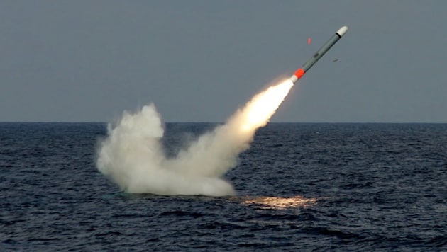 Tomahawk cruise missiles, which can be launched from ships or submarines, could be used to hit major Russian cities such as St. Petersburg, Moscow or even Yekaterinburg from Ukrainian soil. (Bild: Raytheon)