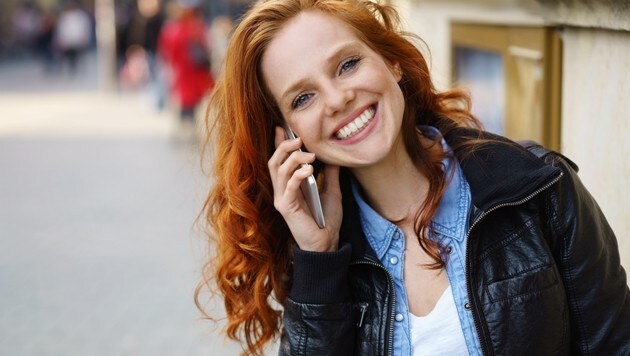 Mit ihren Liebesten zu telefonieren - das war einer Salzburgerin mit ihrem neuen Handy nicht möglich (Symbolfoto). (Bild: stock.adobe.com, krone.at-Grafik)