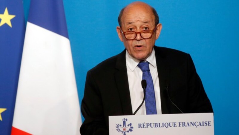 Frankreichs Außenminister Jean-Yves Le Drian spricht von „verlässlichen Informationen“, dass die syrische Führung hinter dem mutmaßlichen Chemiewaffenangriff auf Duma stecke. (Bild: AP)