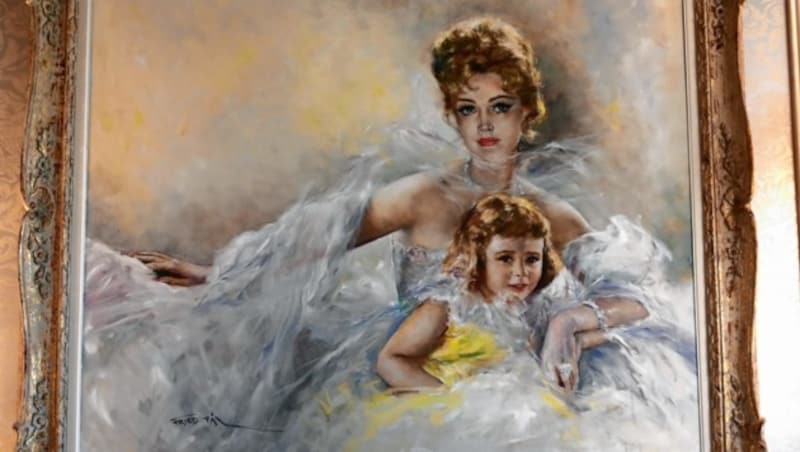 Ein Gemälde von Zsa Zsa Gabor mit ihrer Tochter Francesca gab es zu ersteigern. (Bild: EPA)